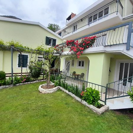 Apartments Simo Petrovac Luaran gambar