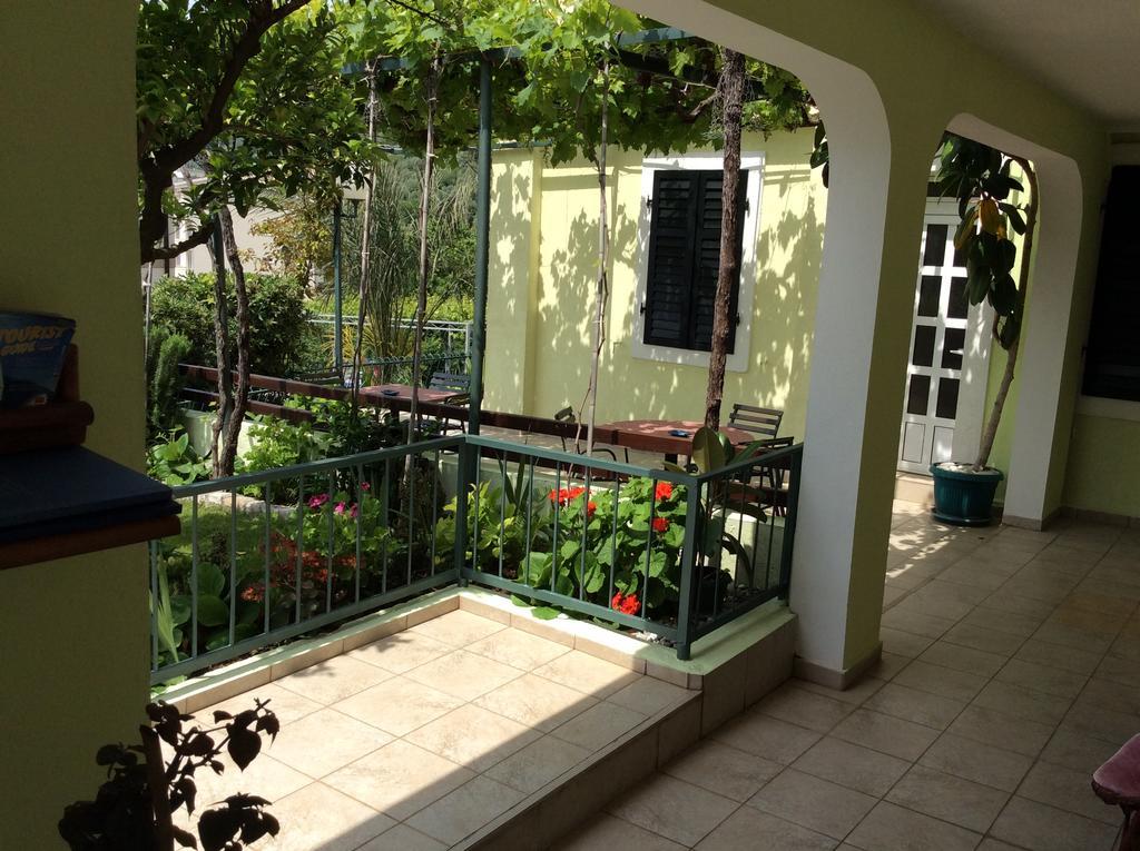 Apartments Simo Petrovac Luaran gambar