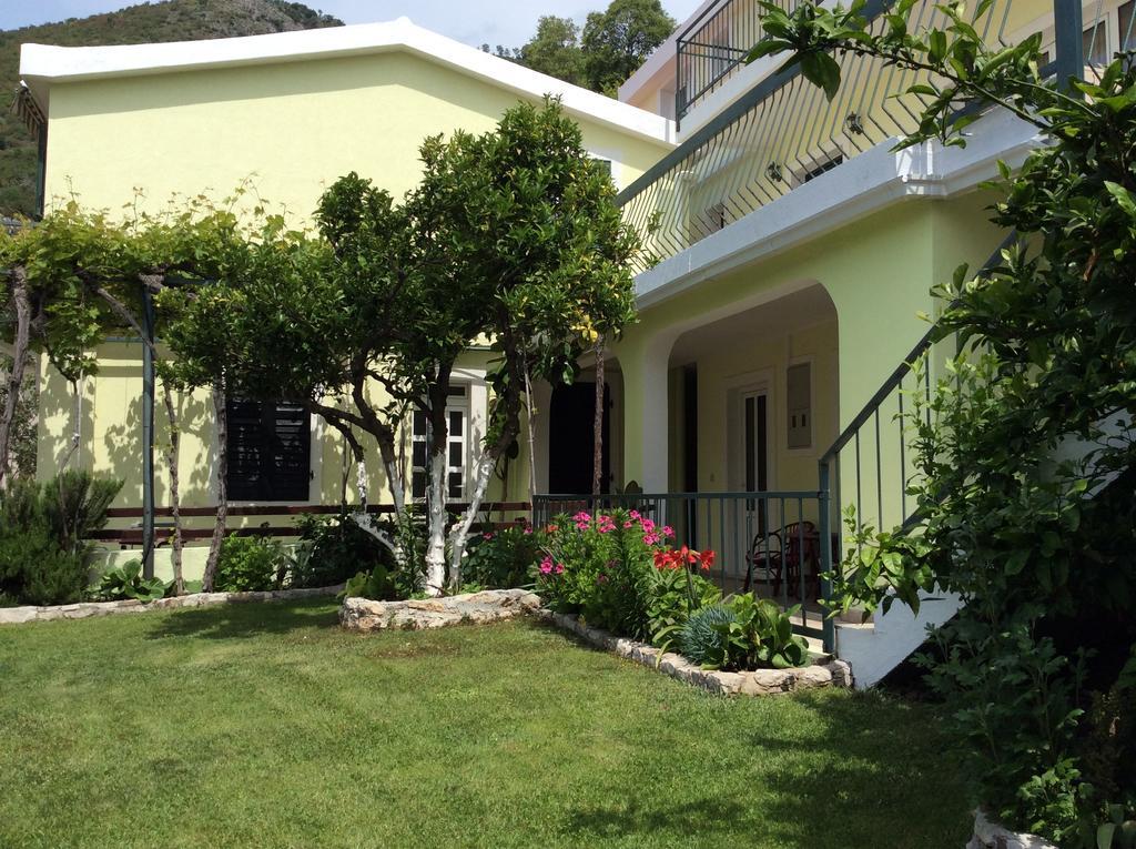 Apartments Simo Petrovac Luaran gambar