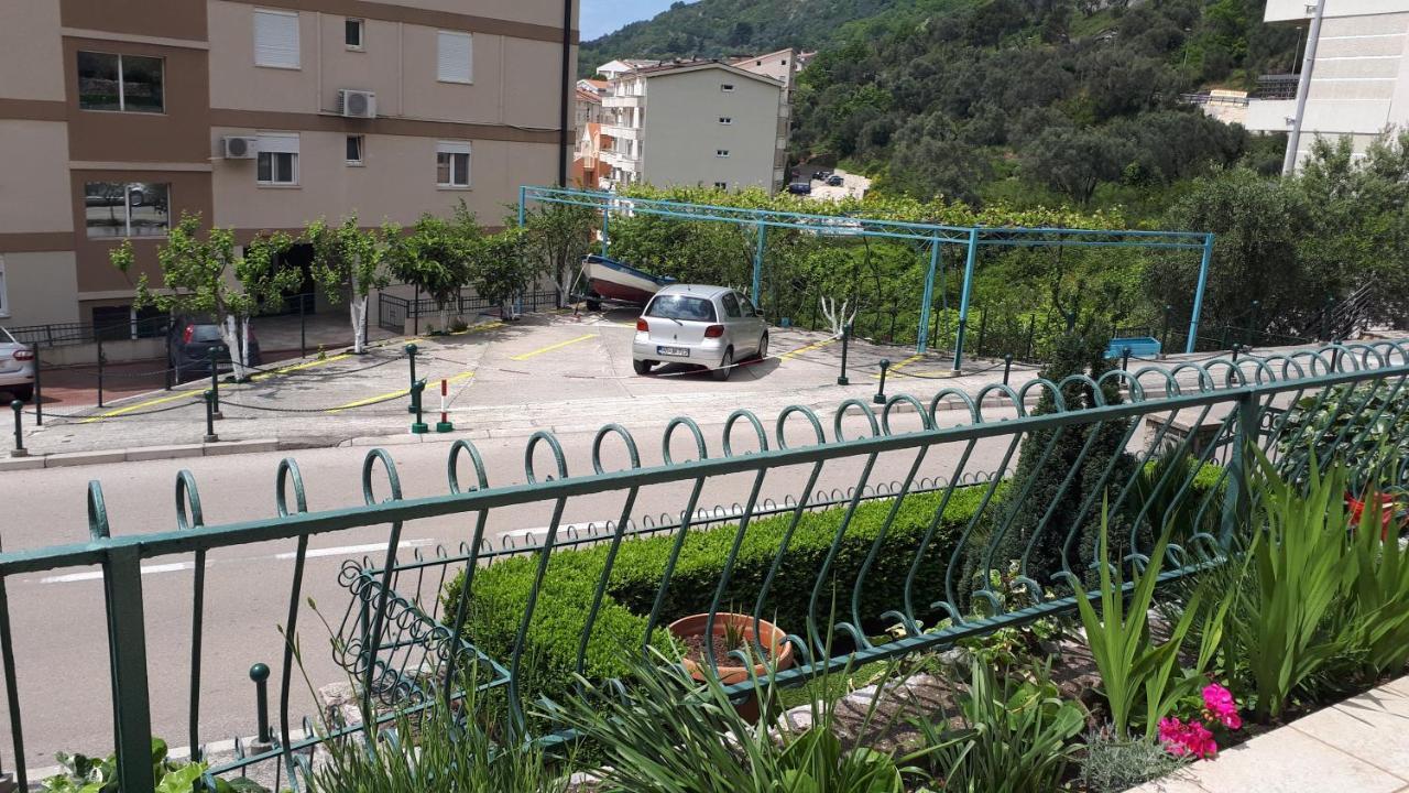 Apartments Simo Petrovac Luaran gambar